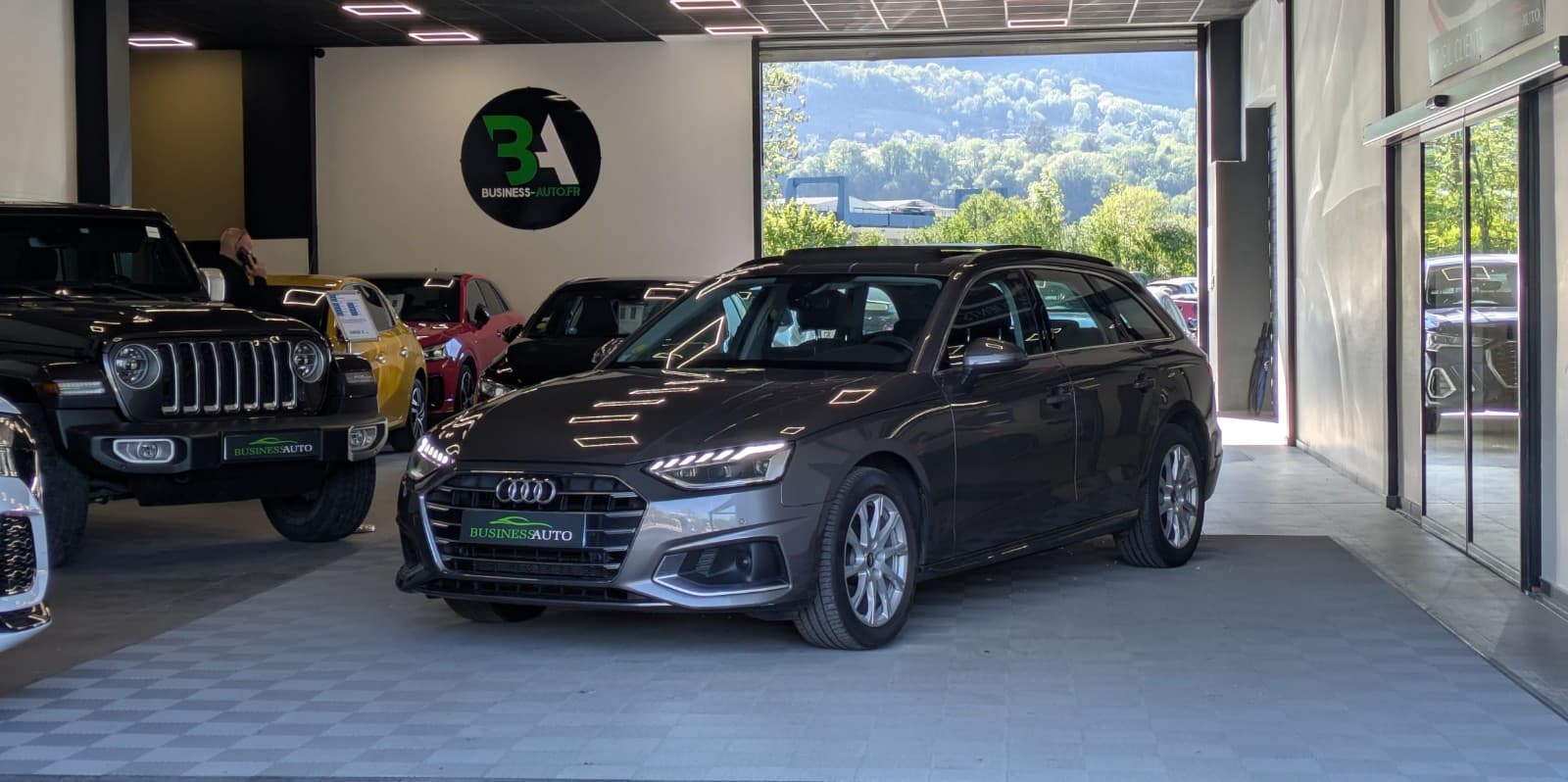 AUDI A4 AVANT BUSINESS 35 TDI 163cv S tronic 7 / Toit Ouvrant/ GPS / Drive Select / Caméra de recul