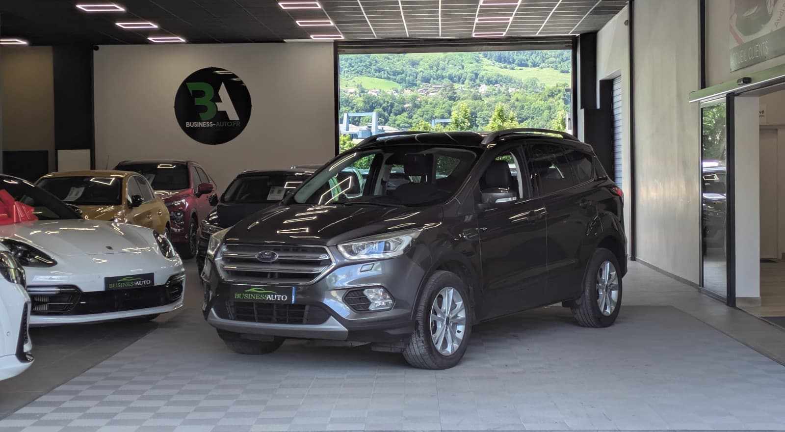 FORD KUGA 2.0 TDCi 150cv S&S 4x2 BVM6 Titanium / GPS / Caméra de recul / Bluetooth