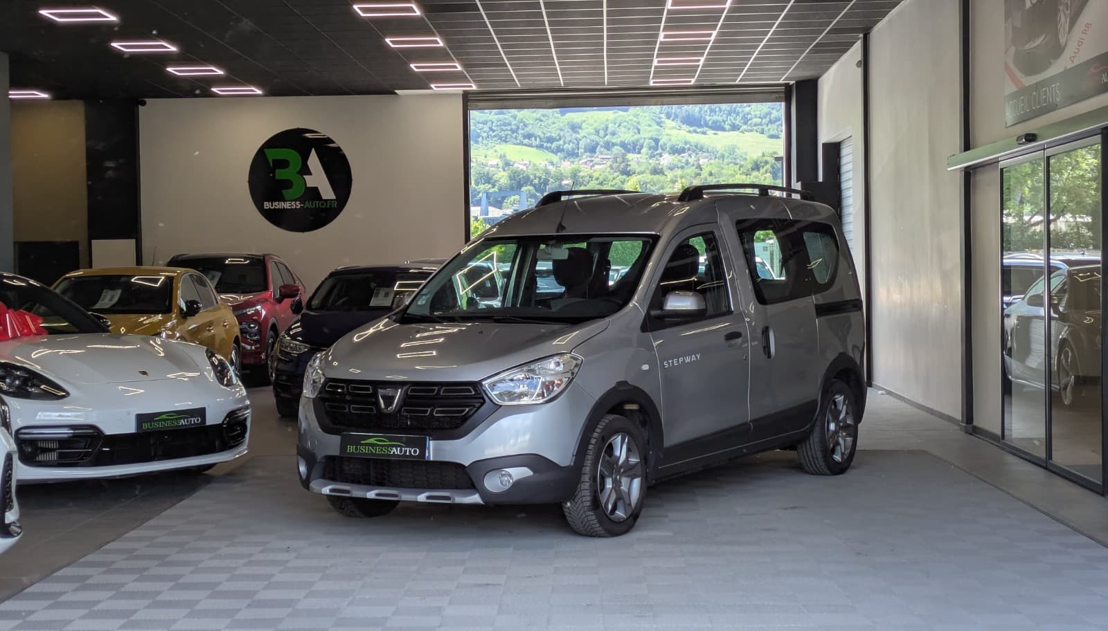 DACIA DOKKER Blue dCi 95cv Stepway / GPS / Caméra de recul / Bluetooth