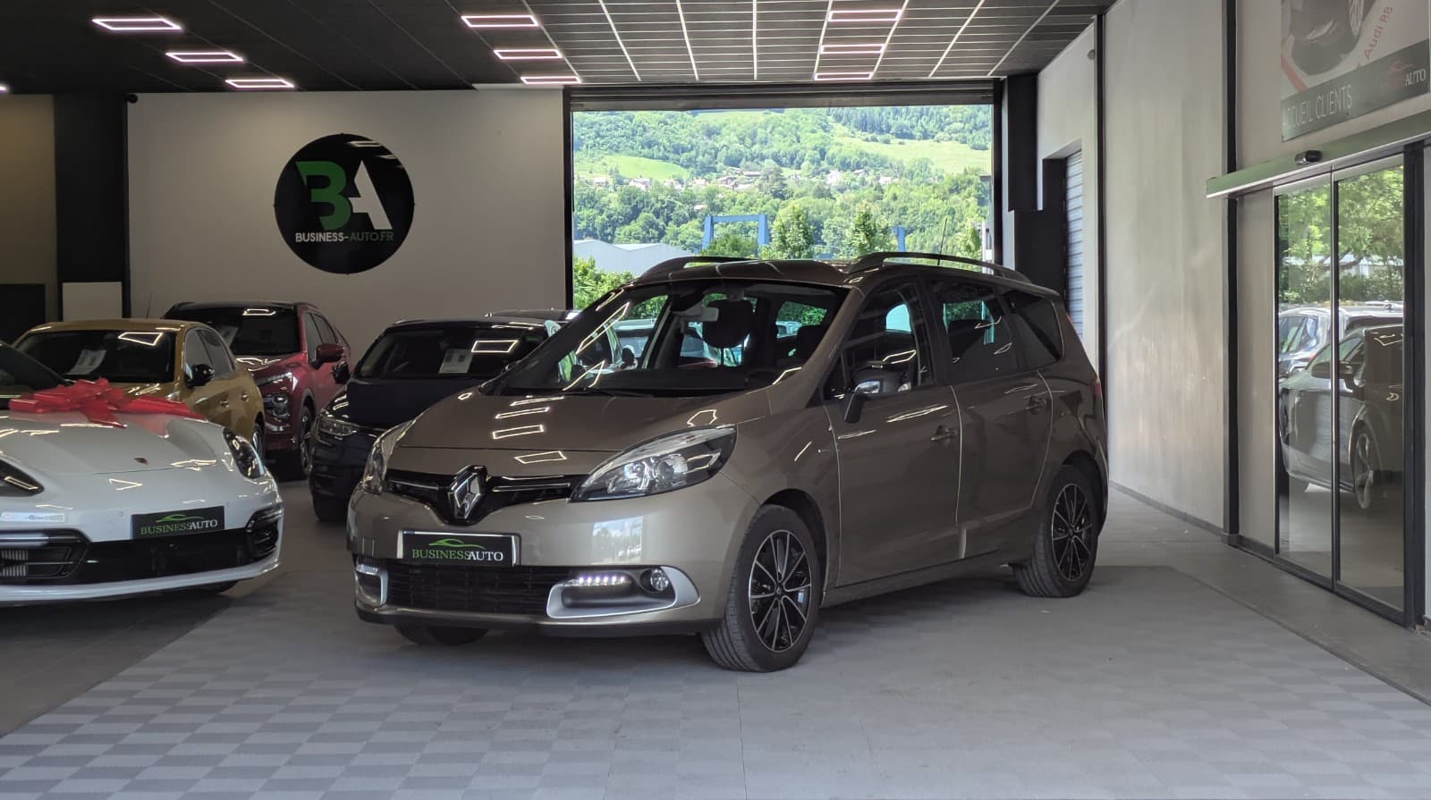RENAULT GRAND SCENIC III dCi 110cv FAP eco2 Limited 7 places / GPS / Régulateur de vitesse / Clim