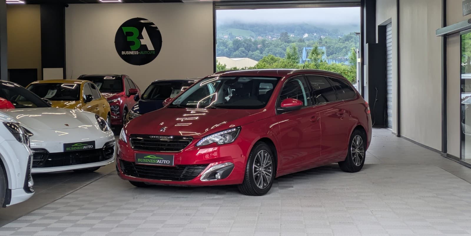 PEUGEOT 308 1.2 PureTech 130cv S&S BVM6 Allure / GPS / Caméra de recul / Bluetooth