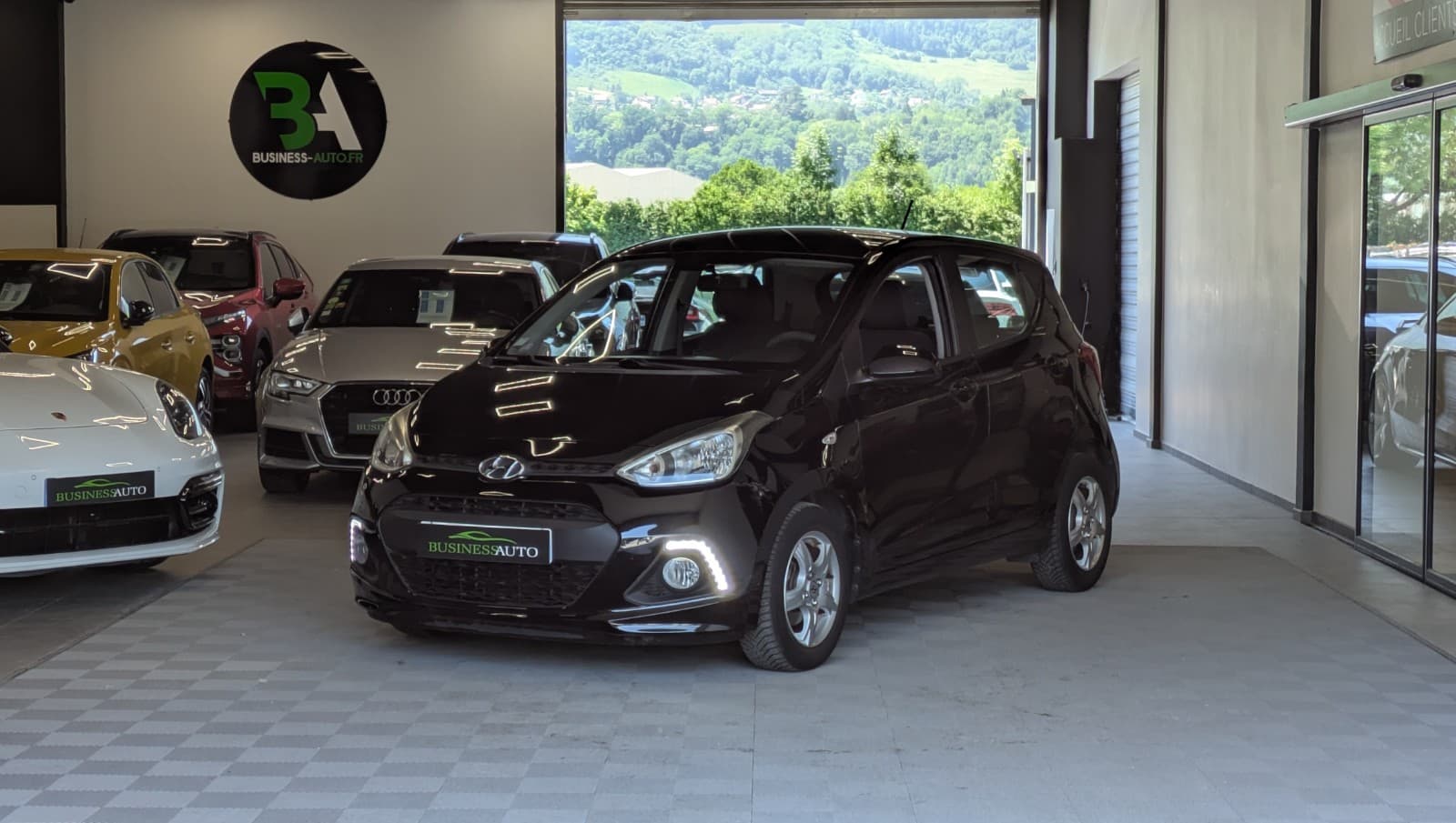 HYUNDAI i10 1.2 87cv Pack Evidence / Caméra de recul / GPS / Bluetooth / Crit'air 1
