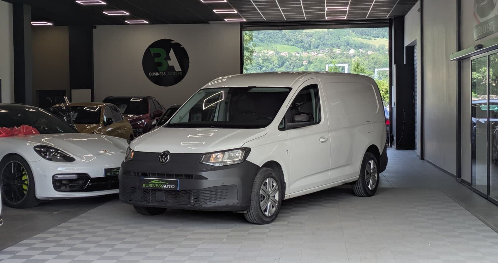 VOLKSWAGEN CADDY MAXI 2.0 TDI 122cv DSG7 / CarPlay / Attelage / TVA Récupérable