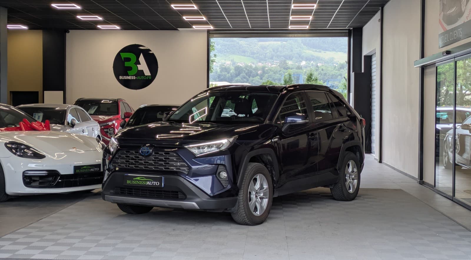 TOYOTA RAV4 HYBRIDE PRO 222cv AWD-i Dynamic Business / GPS Tactile / Attelage / Camera